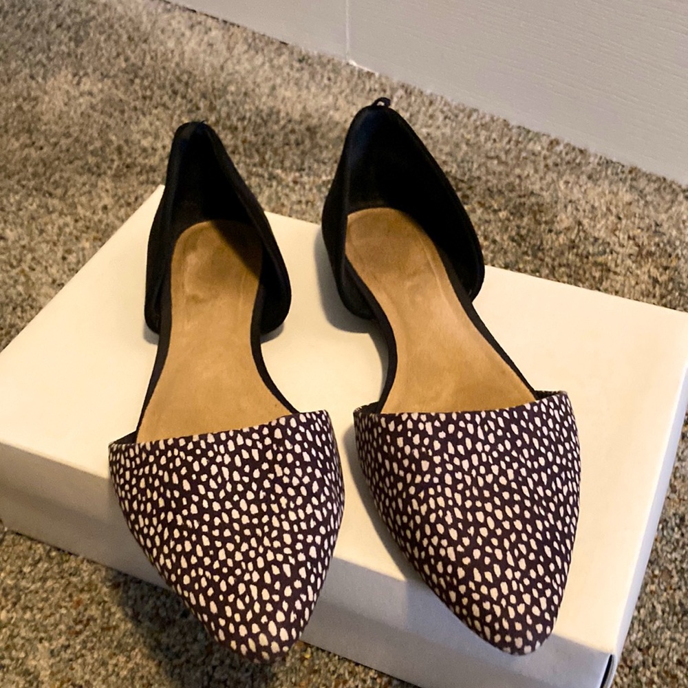 Old Navy Suede Flats. Like new on bottom. Great casual or dress shoe!